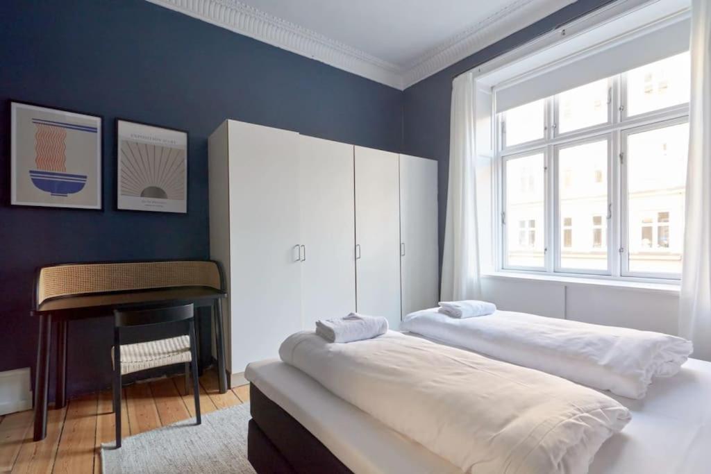 Moderen And Sleek 3Br With Bath By The Lakes And Metro โคเปนเฮเกน ภายนอก รูปภาพ