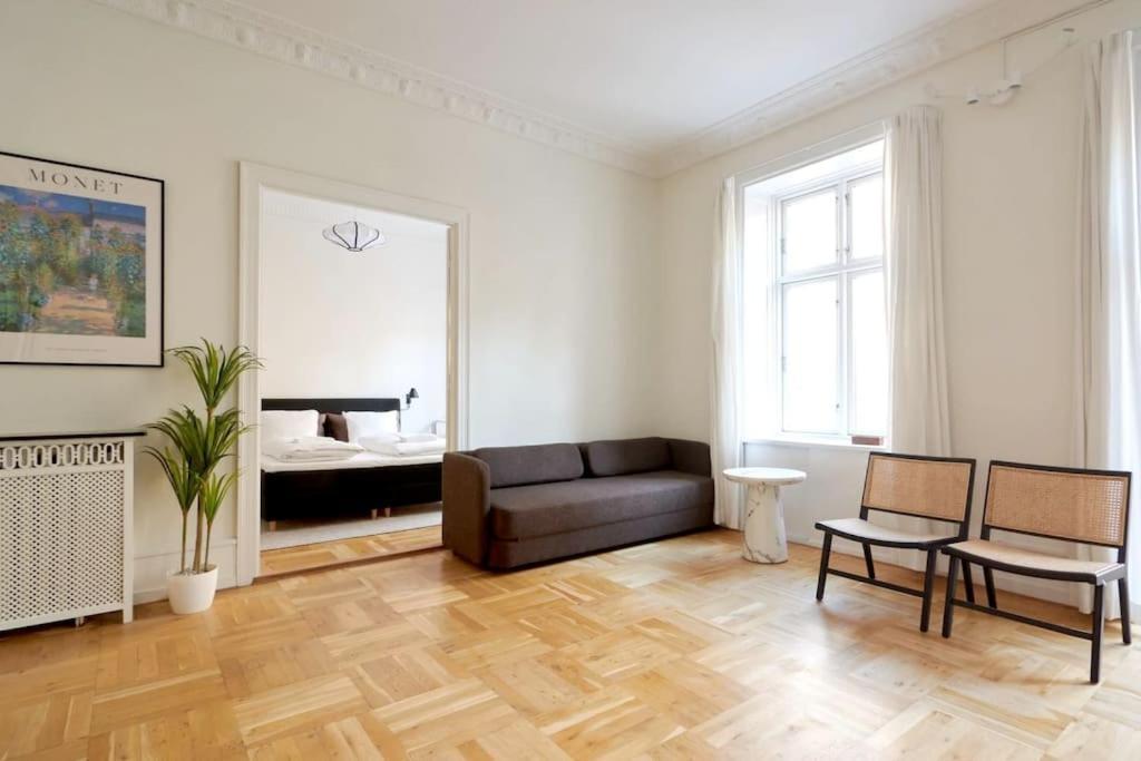 Moderen And Sleek 3Br With Bath By The Lakes And Metro โคเปนเฮเกน ภายนอก รูปภาพ