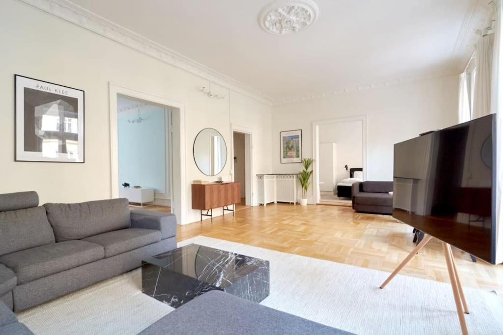 Moderen And Sleek 3Br With Bath By The Lakes And Metro โคเปนเฮเกน ภายนอก รูปภาพ