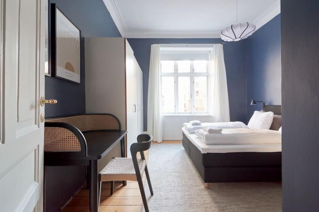 Moderen And Sleek 3Br With Bath By The Lakes And Metro โคเปนเฮเกน ภายนอก รูปภาพ