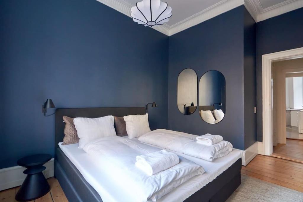 Moderen And Sleek 3Br With Bath By The Lakes And Metro โคเปนเฮเกน ภายนอก รูปภาพ