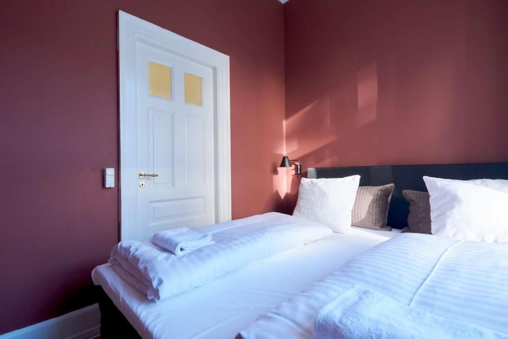 Moderen And Sleek 3Br With Bath By The Lakes And Metro โคเปนเฮเกน ภายนอก รูปภาพ